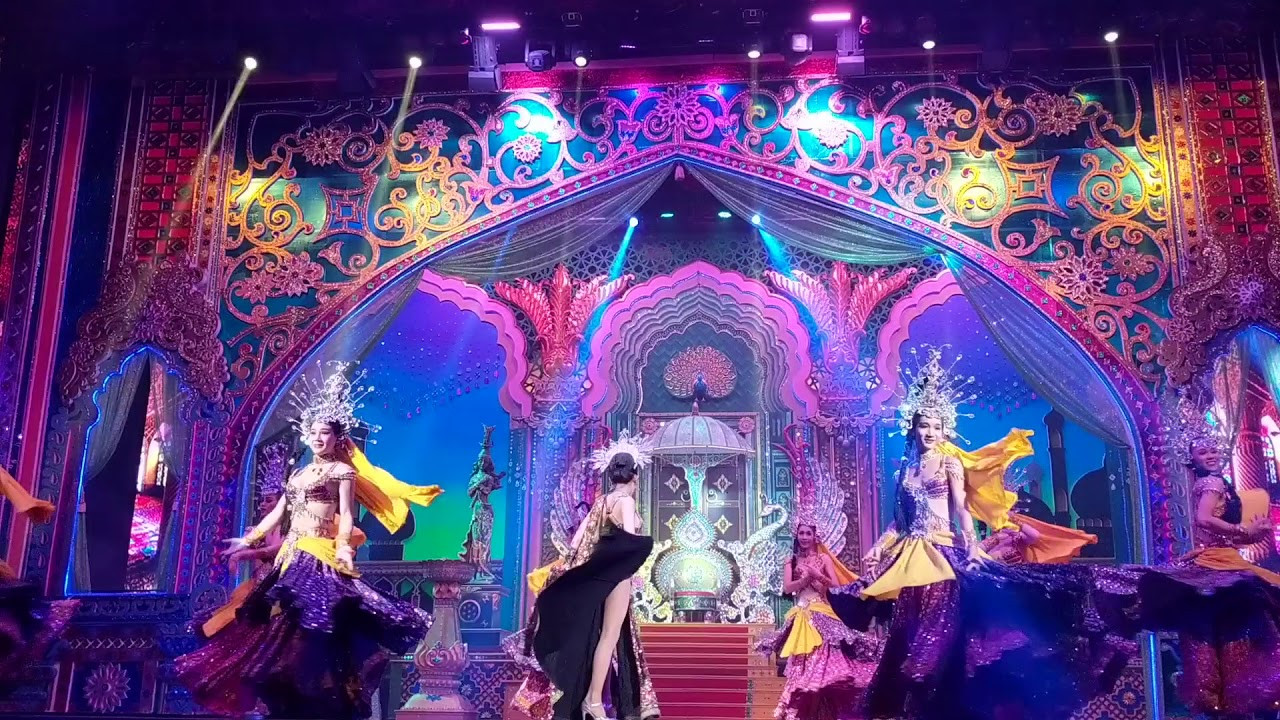 show diễn Thái Lan